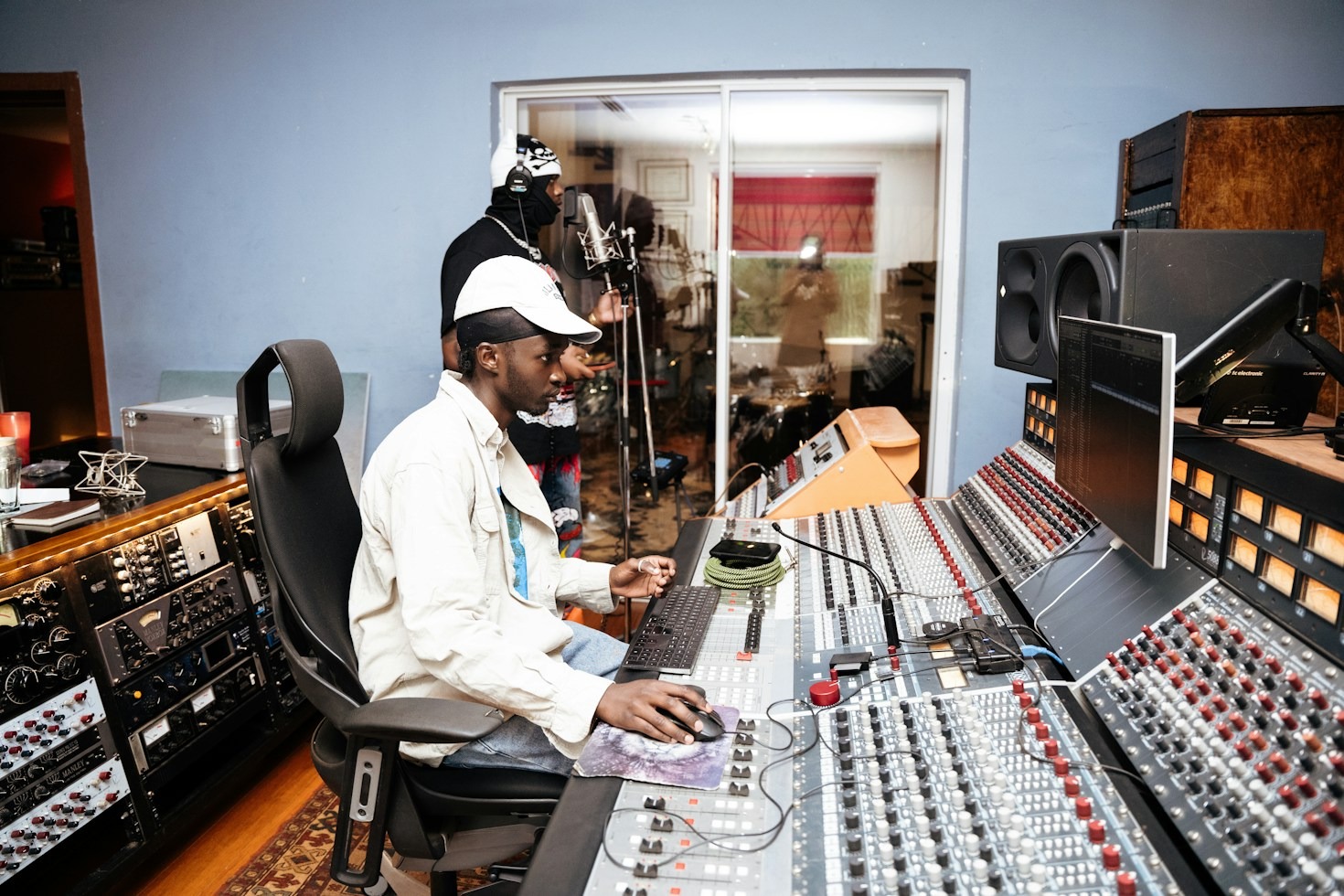 Behind the Lyrics: Powerful Stories of Faith and Praise